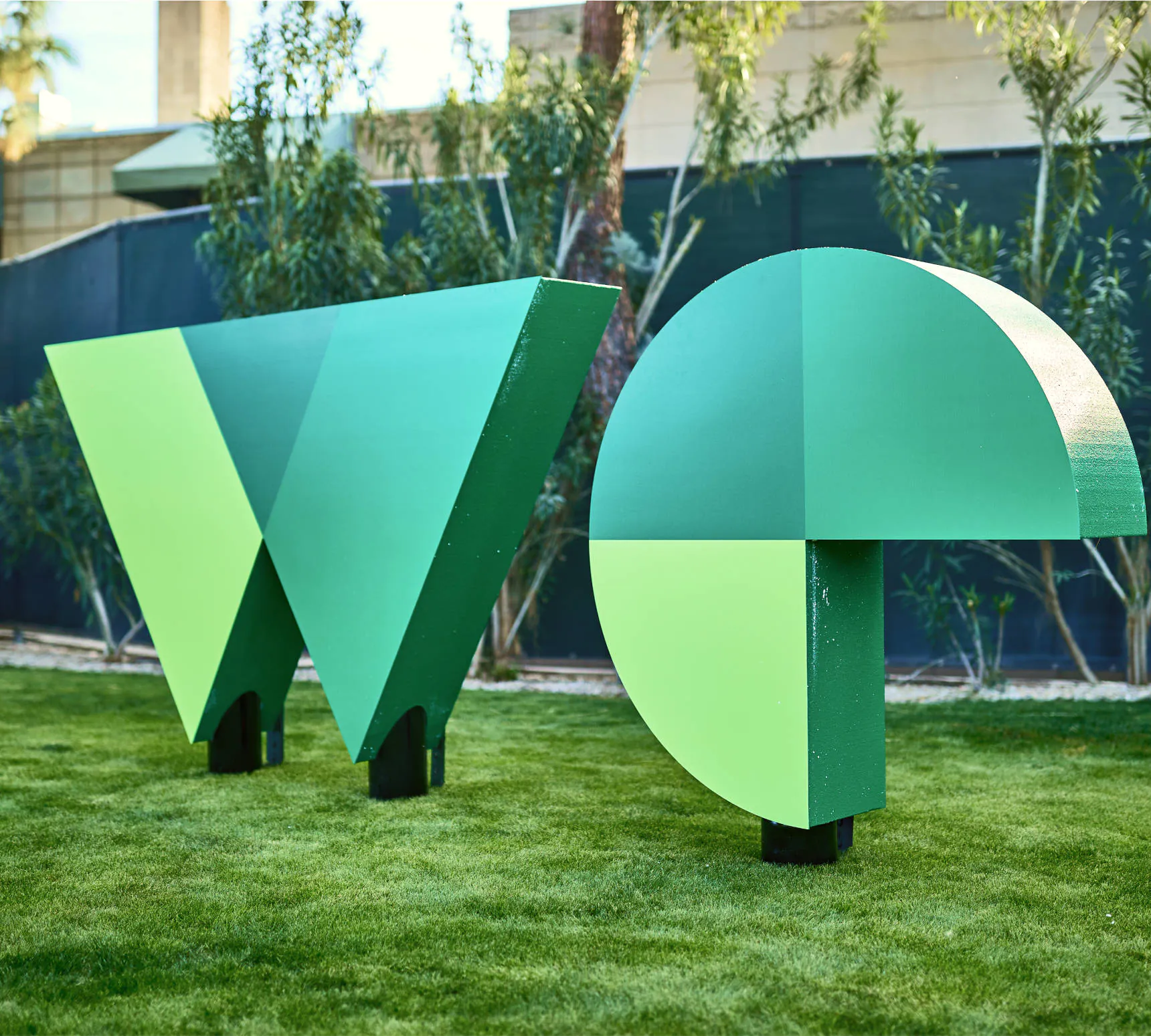 A giant stylized "W" and "E" standing outisde of the WillScott Experience